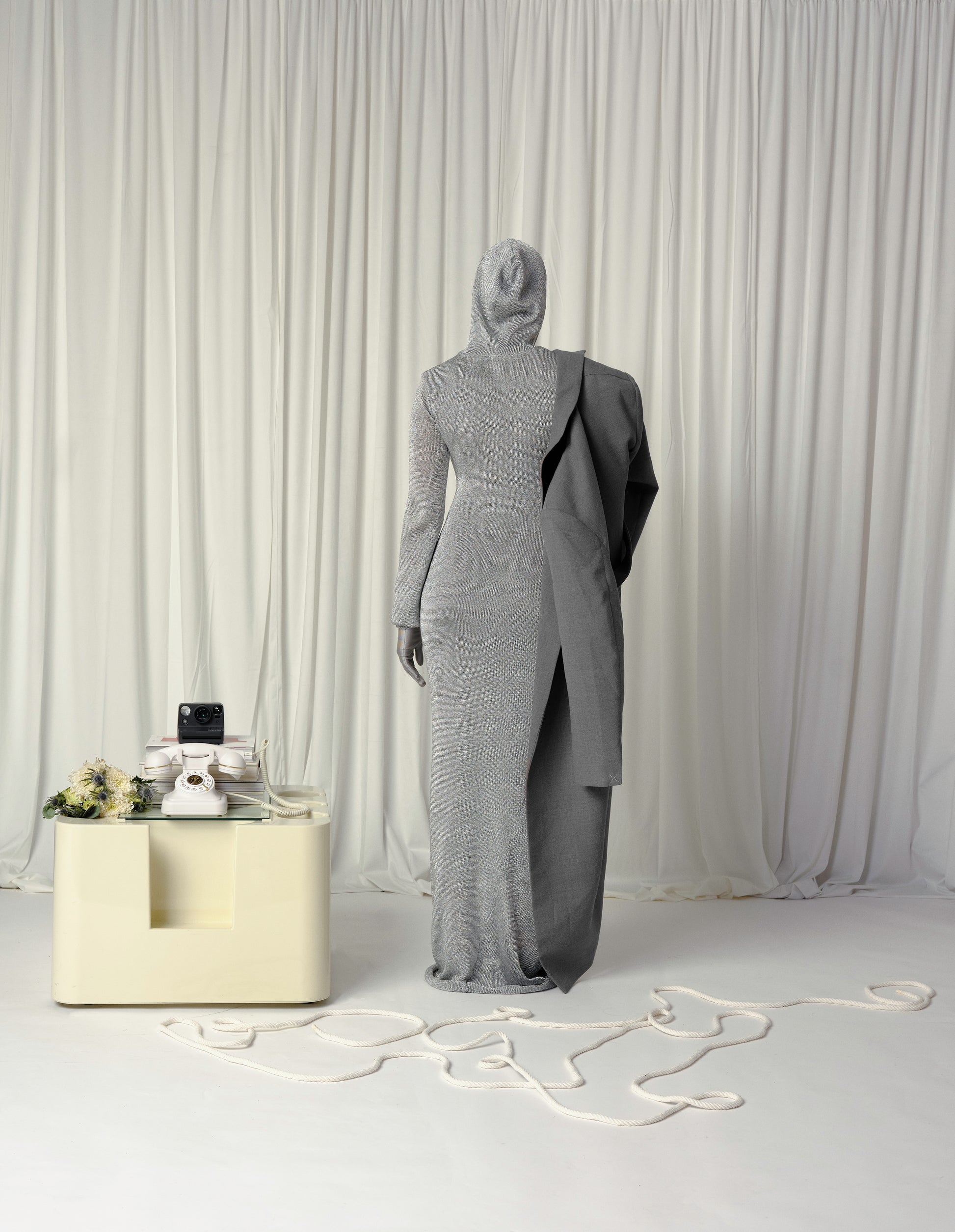 SILVER METALLIC HOODED KNIT DRESS ALWALAA SILVER METALLIC HOODED KNIT DRESS ALWALAA